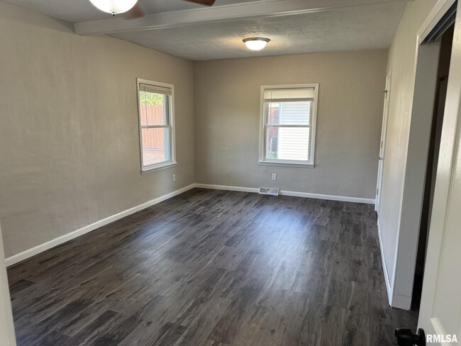 Building Photo - 2826 W 47th St