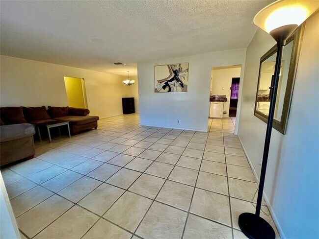 Building Photo - 6105 NW 73rd Ave