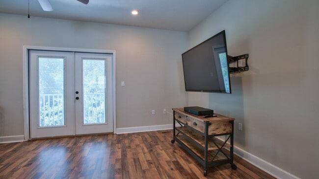 Building Photo - 1864 Belle Vue Way