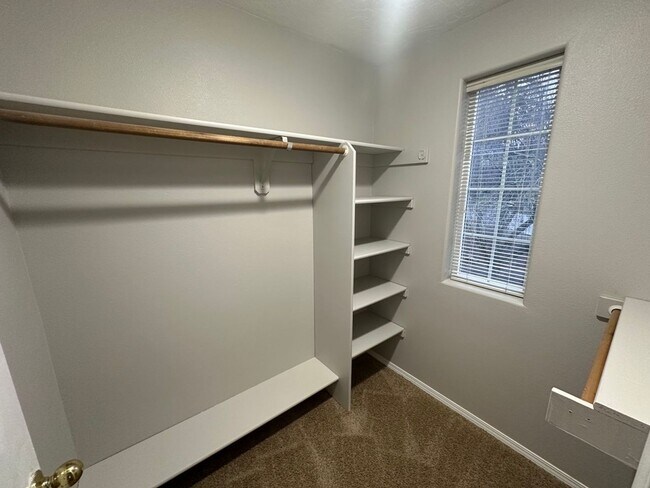 Building Photo - 9505 SW 47th Ave