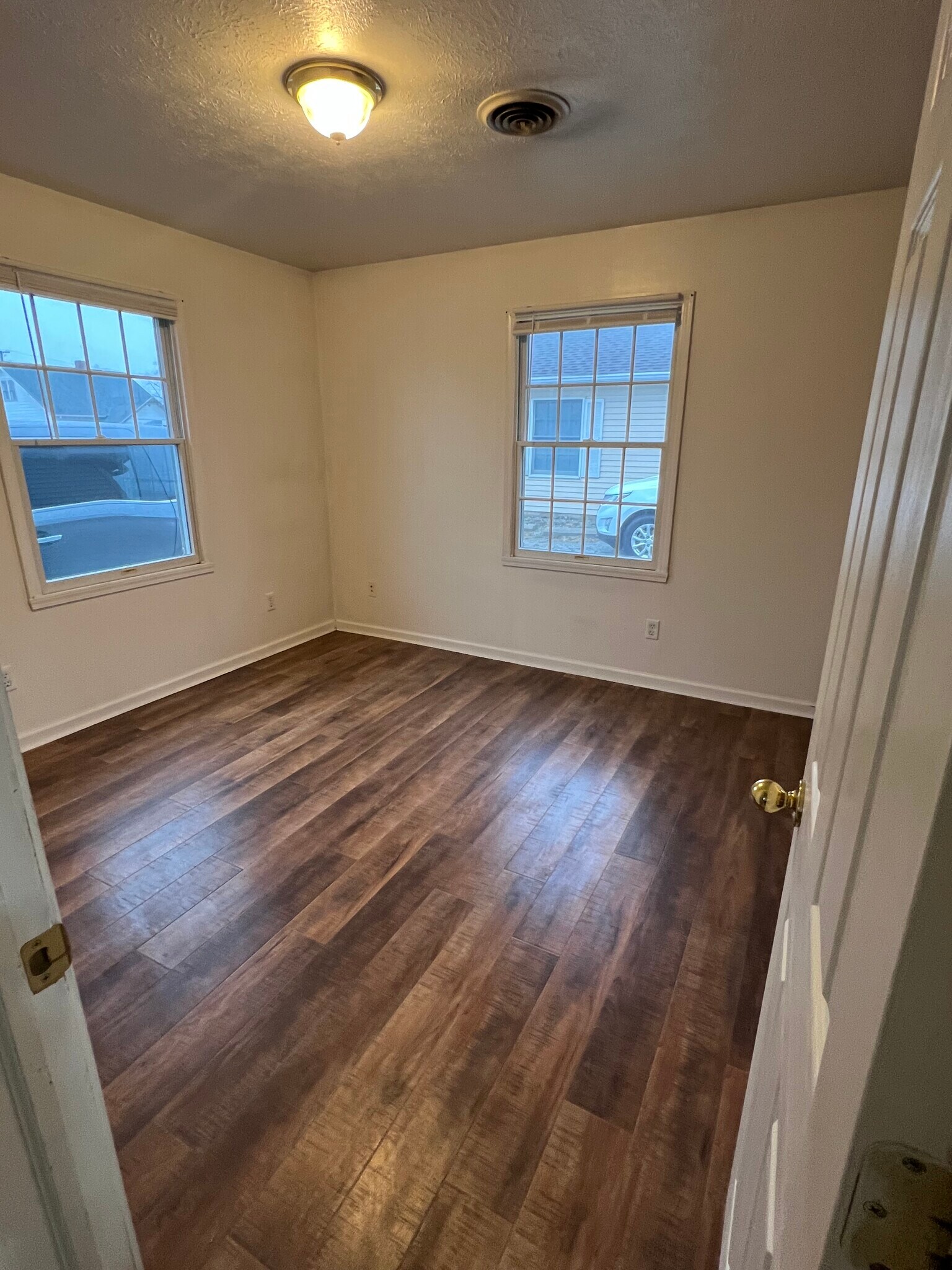 Building Photo - 605 N Main St