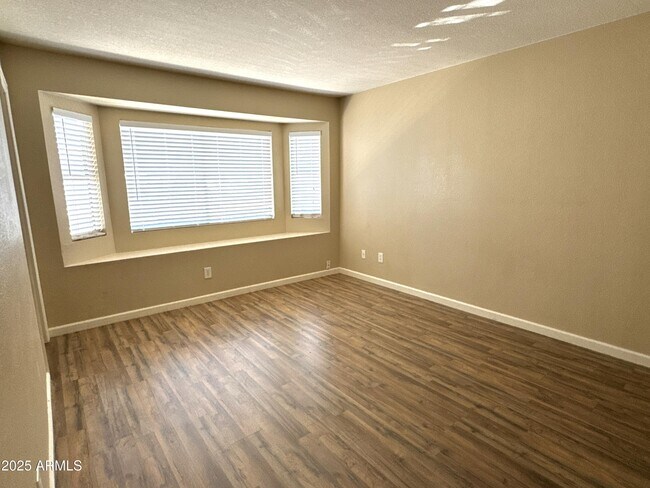 Building Photo - 925 S Longmore
