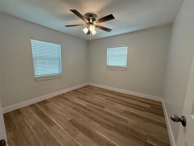 Building Photo - 4106 W Norma Ave