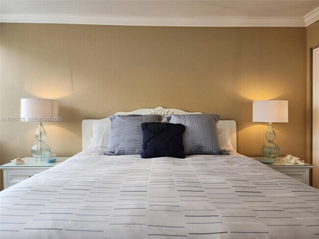 Building Photo - 2030 S Ocean Dr