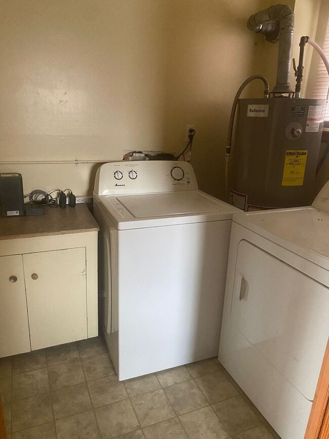 Building Photo - 730 E 12th St