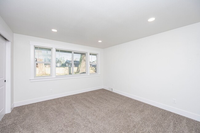 Building Photo - Lakewood Rambler 3 bedroom + Bonus