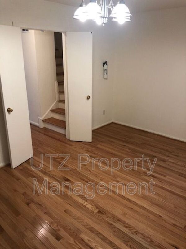 Building Photo - 722 Robinwood Dr
