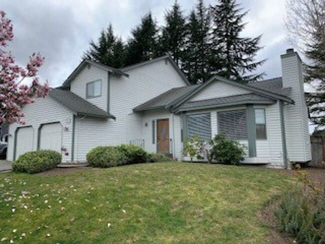 Building Photo - 4 Bedroom 2.5 Baths+ Bonus Home Office/ Woodinville $3850 per Month
