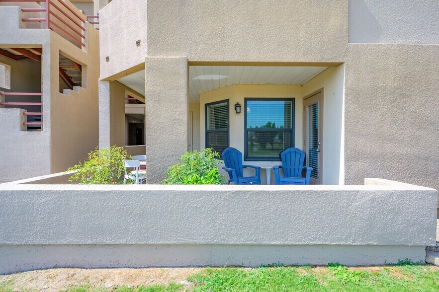 Building Photo - 4850 E Desert Cove Ave