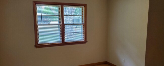 Bedroom 3 - 715 Dutton St