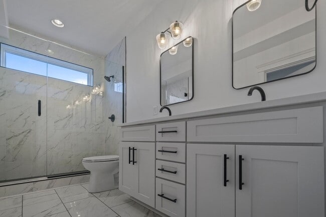 Building Photo - Available March Move In!!! Beautiful 3 Bedroom, 3.5 Bath Townhouse in East Nashville! Rooftop dec...