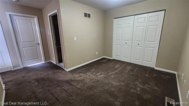 Building Photo - 6146 Lone Oak Cir