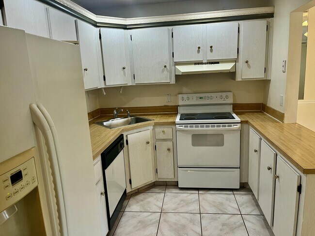 Building Photo - 536 Shady Pine Way