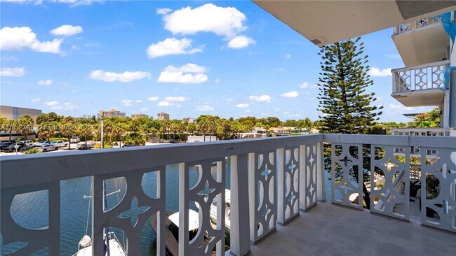 Building Photo - 13155 Ixora Ct