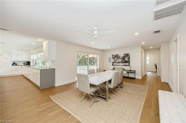 Building Photo - 409 Cypress Way E