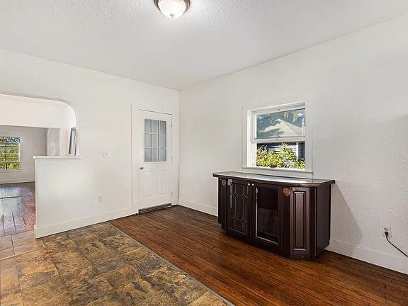 Building Photo - 703 W Dowland St