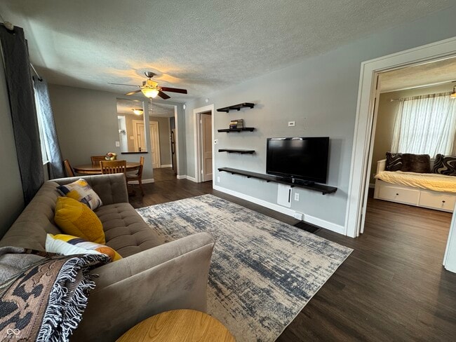 Building Photo - 6186 Evanston Ave