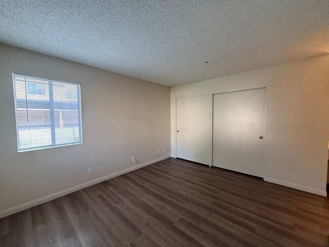 Building Photo - Downstairs Corner Condo in the Gated Community of Las Palmas