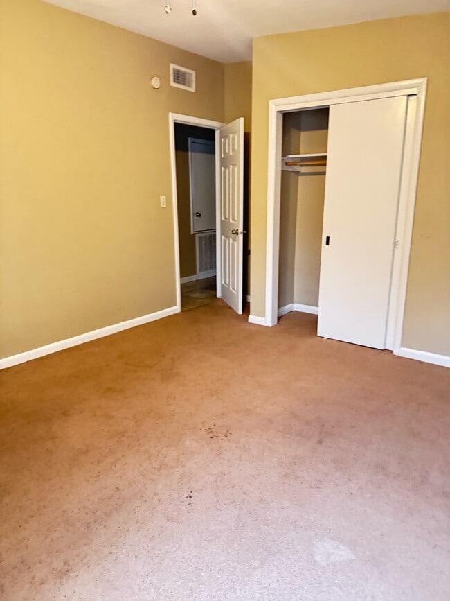 Building Photo - 3007 Bobolink St