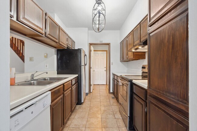 Building Photo - COMING SOON - Spacious 2-Bed, 3.5-Bath Townhouse with Stunning Lake Views