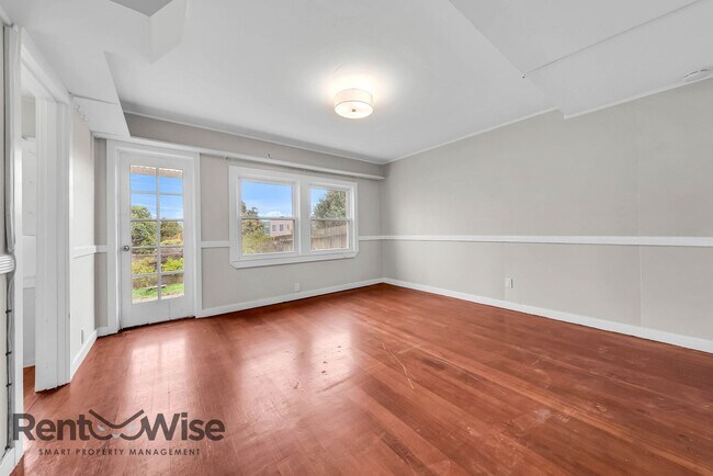 Building Photo - 824 Garfield St