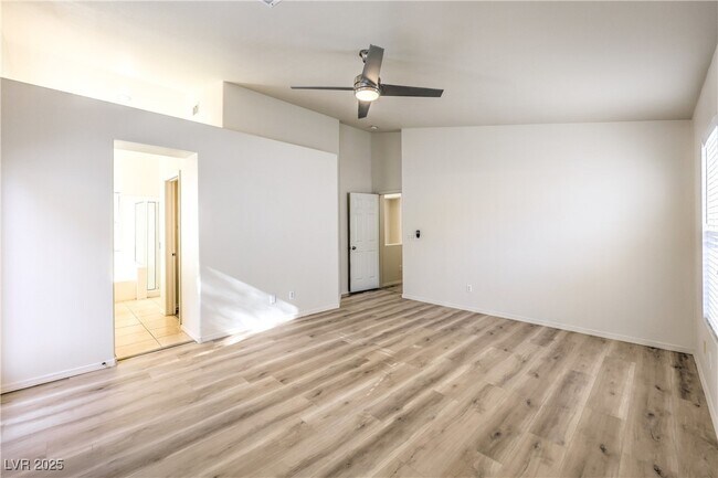 Building Photo - 1851 Vista Pointe Ave