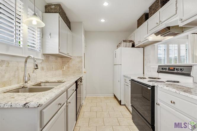 Kitchen - 71 Brent Ct