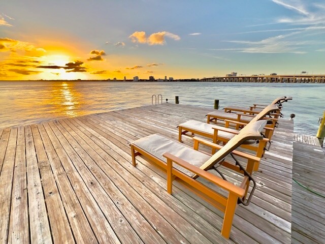 Deck - 849 Lasalle St