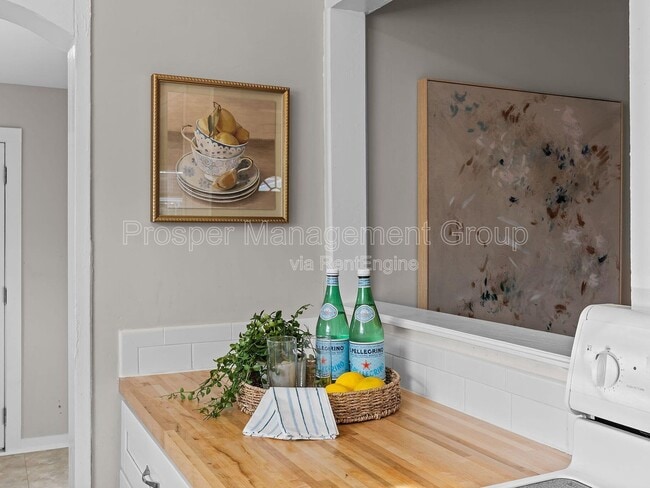 Building Photo - 1214 Hawthorne Cir