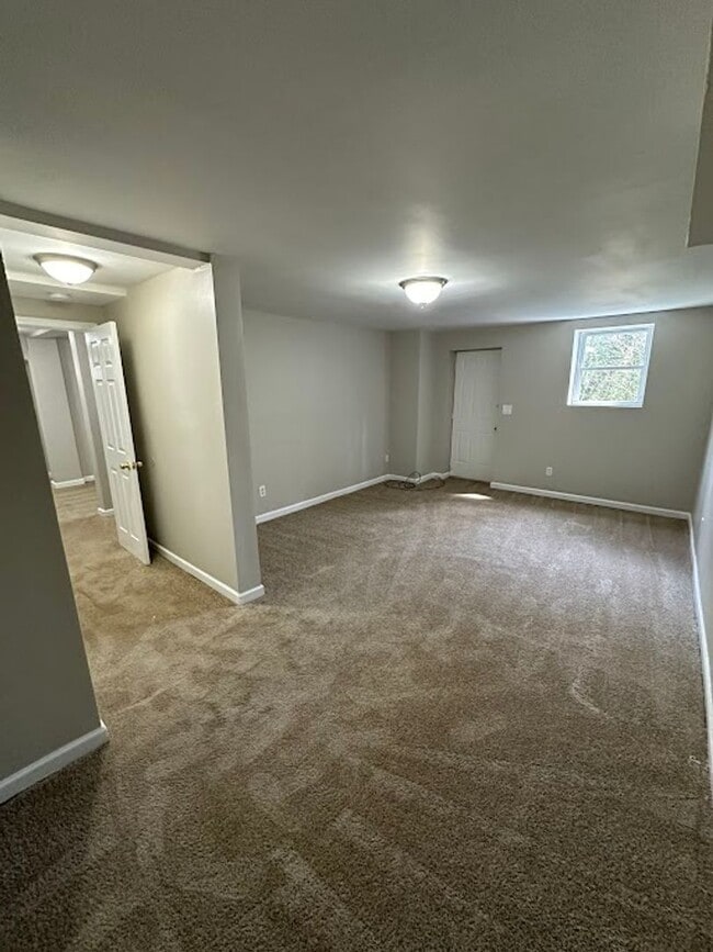Building Photo - 4 bedrooms & 3 bath in Decatur!