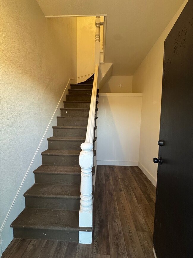 Building Photo - 1627 Pine St