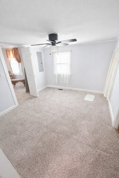 Building Photo - 307 W Greenwood St