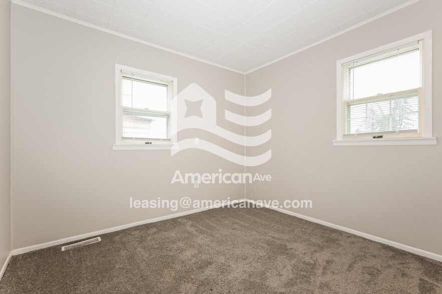 Building Photo - 933 Sycamore St