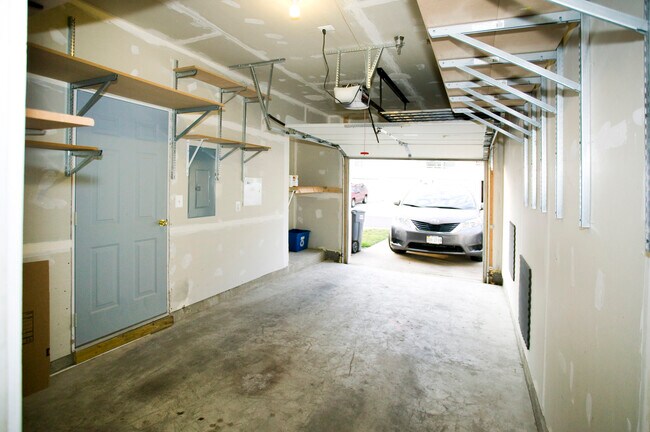 Building Photo - 42243 Black Rock Ter