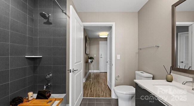 Building Photo - 225 S Poplar St