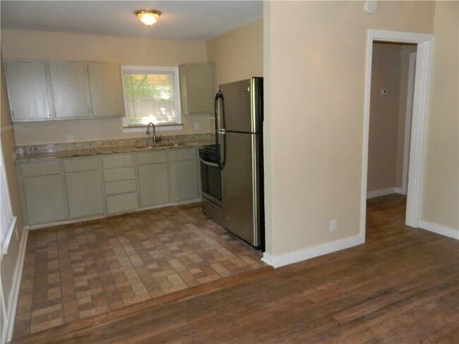 Building Photo - 4501 Lareina Dr