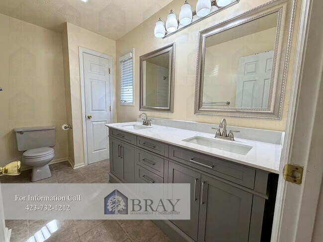 Building Photo - Charming 3-Bedroom Home with Modern Upgrad...