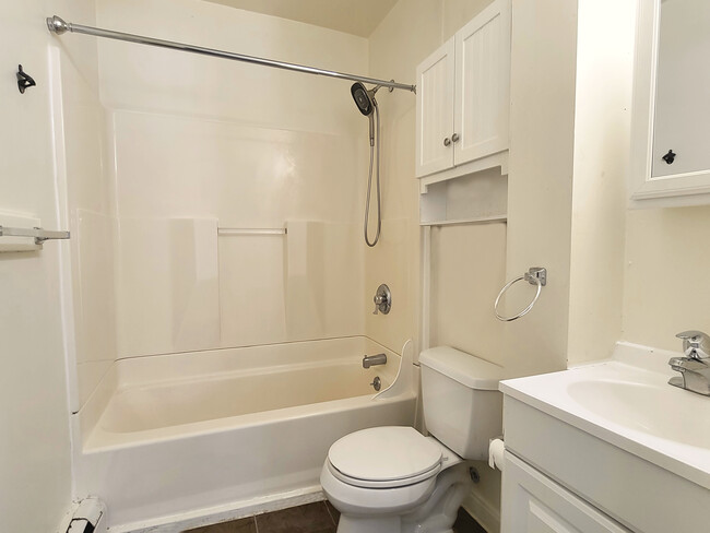 Full Bath - 43 Harrison Ave
