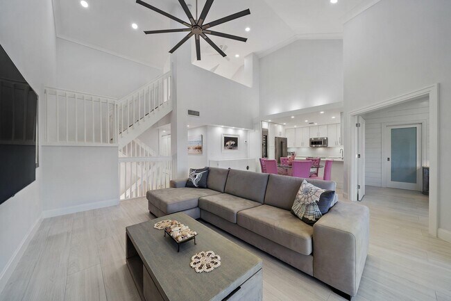 Building Photo - 3902 Fairway Dr N