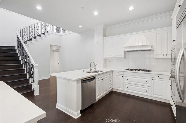 Building Photo - 67 Mandria