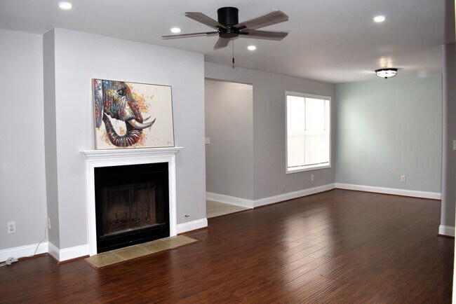 Building Photo - 606 Glenleaf Dr