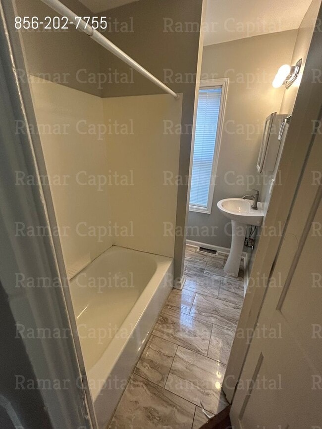 Building Photo - 912 Mt Ephraim Ave