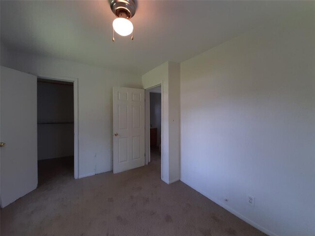 Building Photo - 10322 Rosehaven Dr