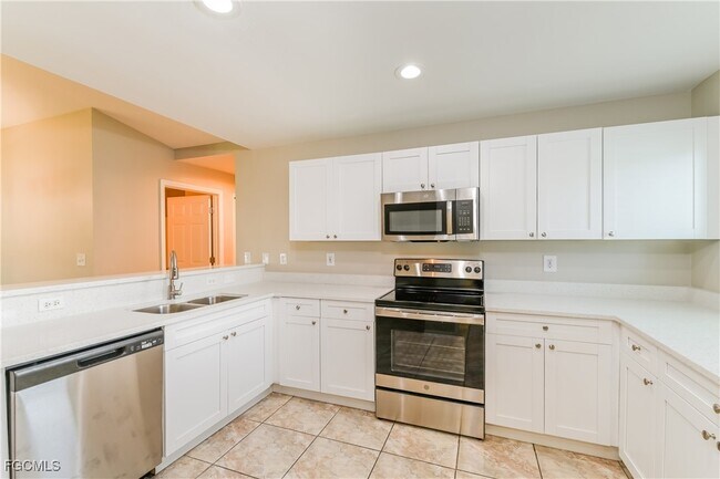 Building Photo - 2929 SW 7th Pl