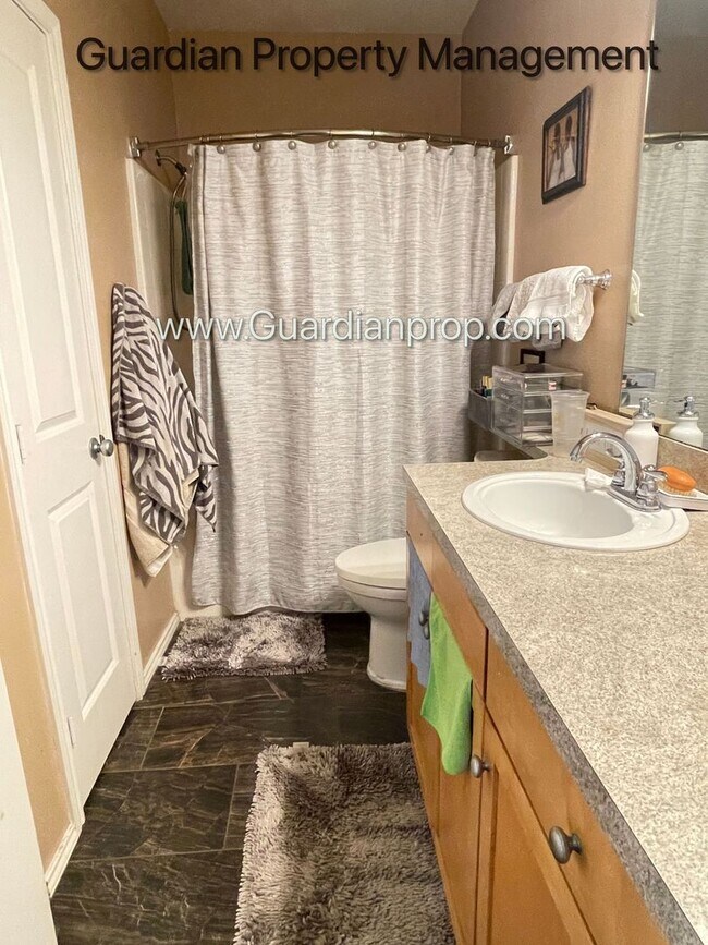 Building Photo - Eden Prairie Southwest Station Condo, 2 Full Baths, 1 Parking Space, Amenity Rich Building