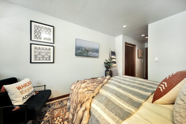 Building Photo - 280 Mahoney Dr