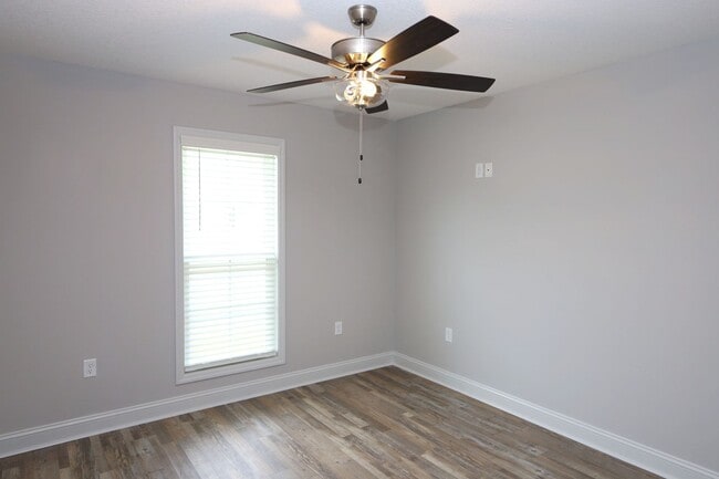 Building Photo - 2047 Mdw Cv Dr