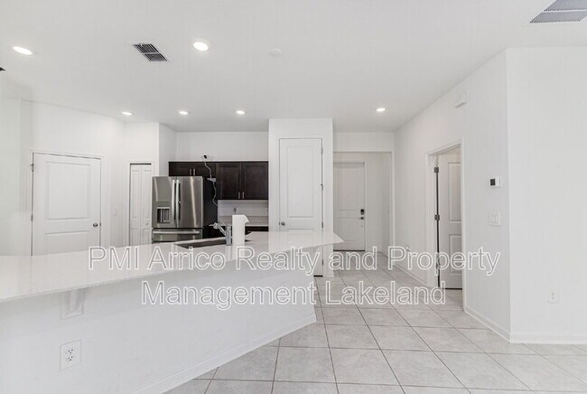 Building Photo - 1121 Deepwater Cir