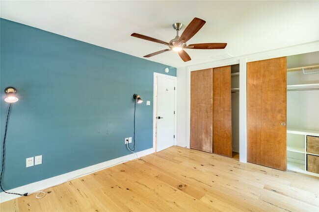 Building Photo - 1423 Broadmoor Dr