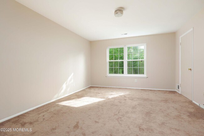 Building Photo - 705 Zlotkin Cir